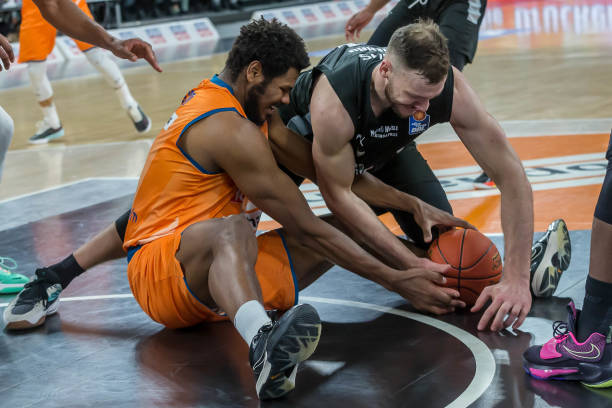 保持着场均 保持着场均