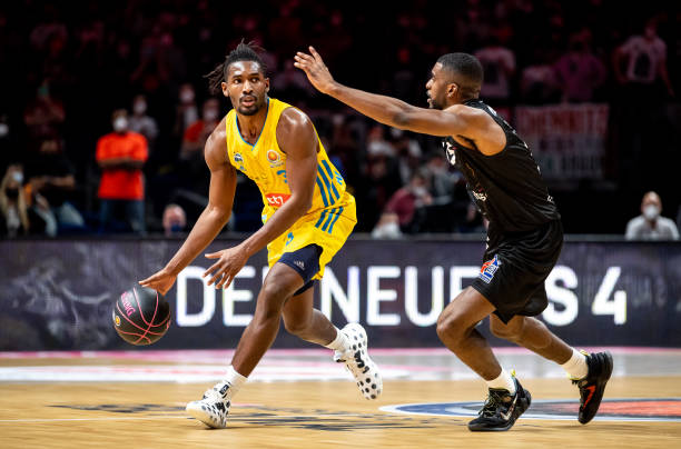 身跳投动作 身跳投动作